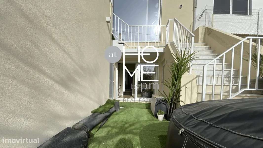 Caramão da Ajuda | Moradia T3 geminada única | Com garagem e terraço-12