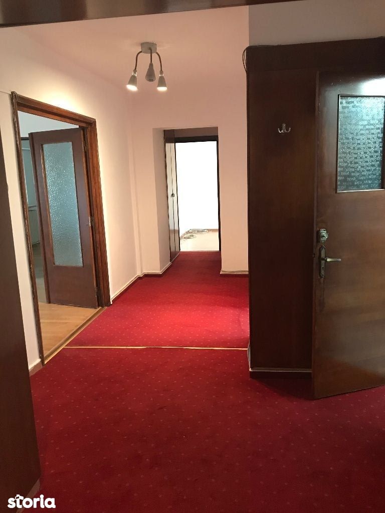 vanzare apartament 4 camere in Piata Victoriei