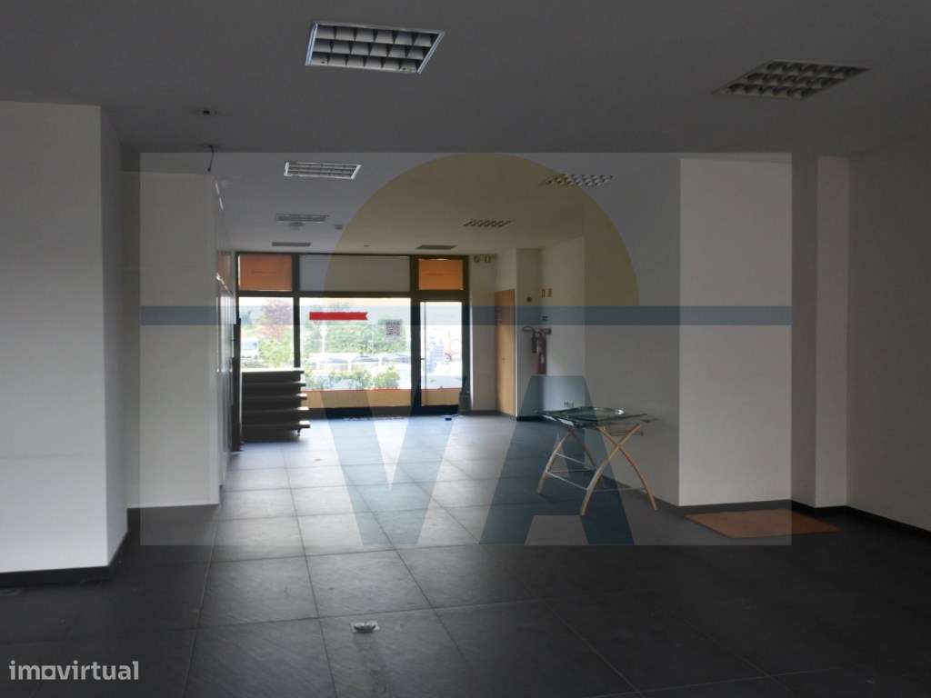 Loja junto ao Hospital S. João para restauração - Grande imagem: 5/11