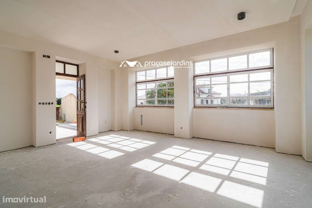 Moradia T3 com História, Conforto Moderno e Proximidade à Praia-7