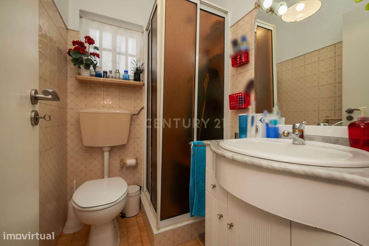 Moradia T4+1 para venda em Queijas.-15