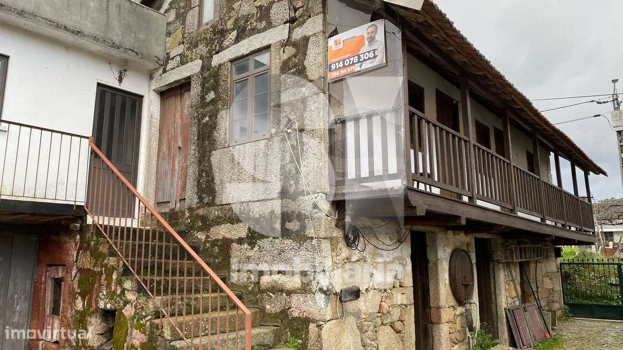 Moradia T2 de dois pisos com potencial para T3 em Arouca - Grande imagem: 4/16