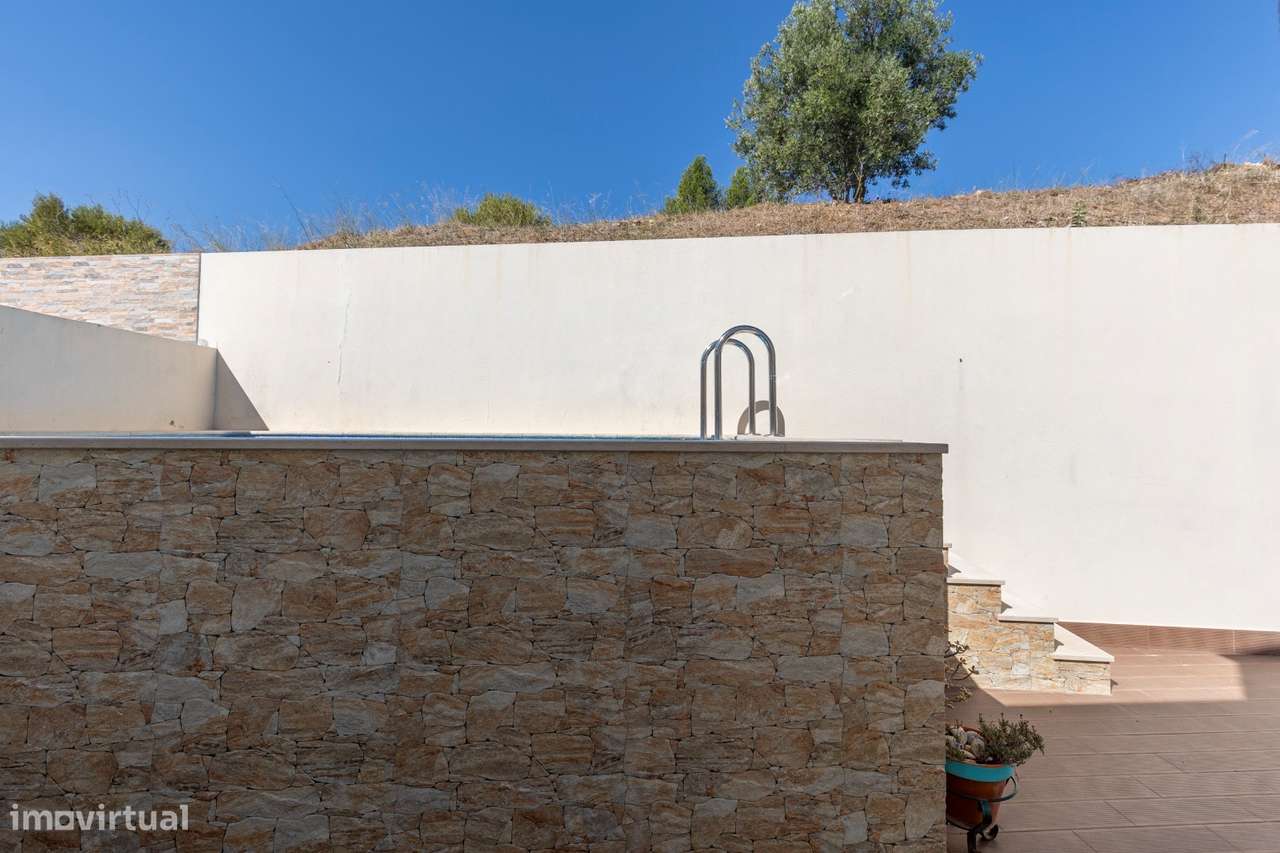Moradia T3 piscina terraço vista mar e vila de Sesimbra-33