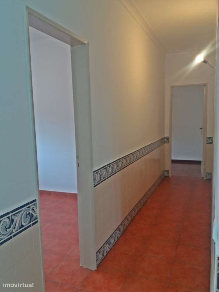 Magnífica propriedade constituída por moradia bi-familiar e armazém.-39