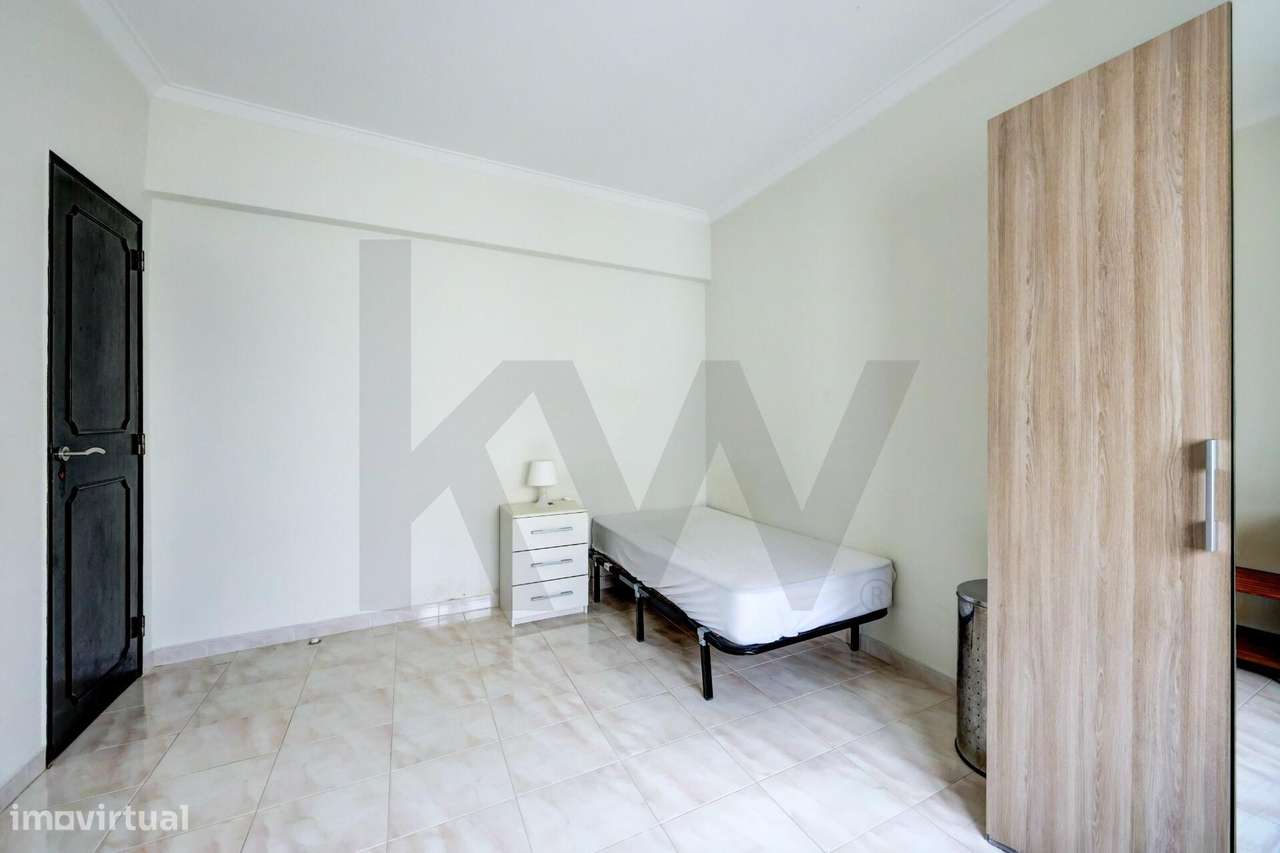Apartamento T3 Monte da Caparica Rua General Humerto Delgado-8