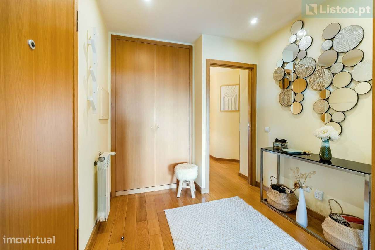 Apartamento T2 Amplo c/ Varanda e Garagem | Canidelo-5