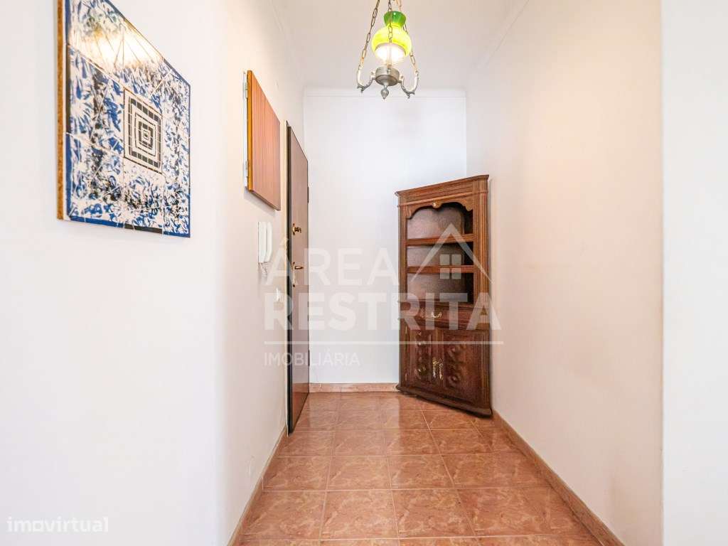 Excelente Apartamento T2 nas Paivas - Ótimo Potencial e Localização...-33