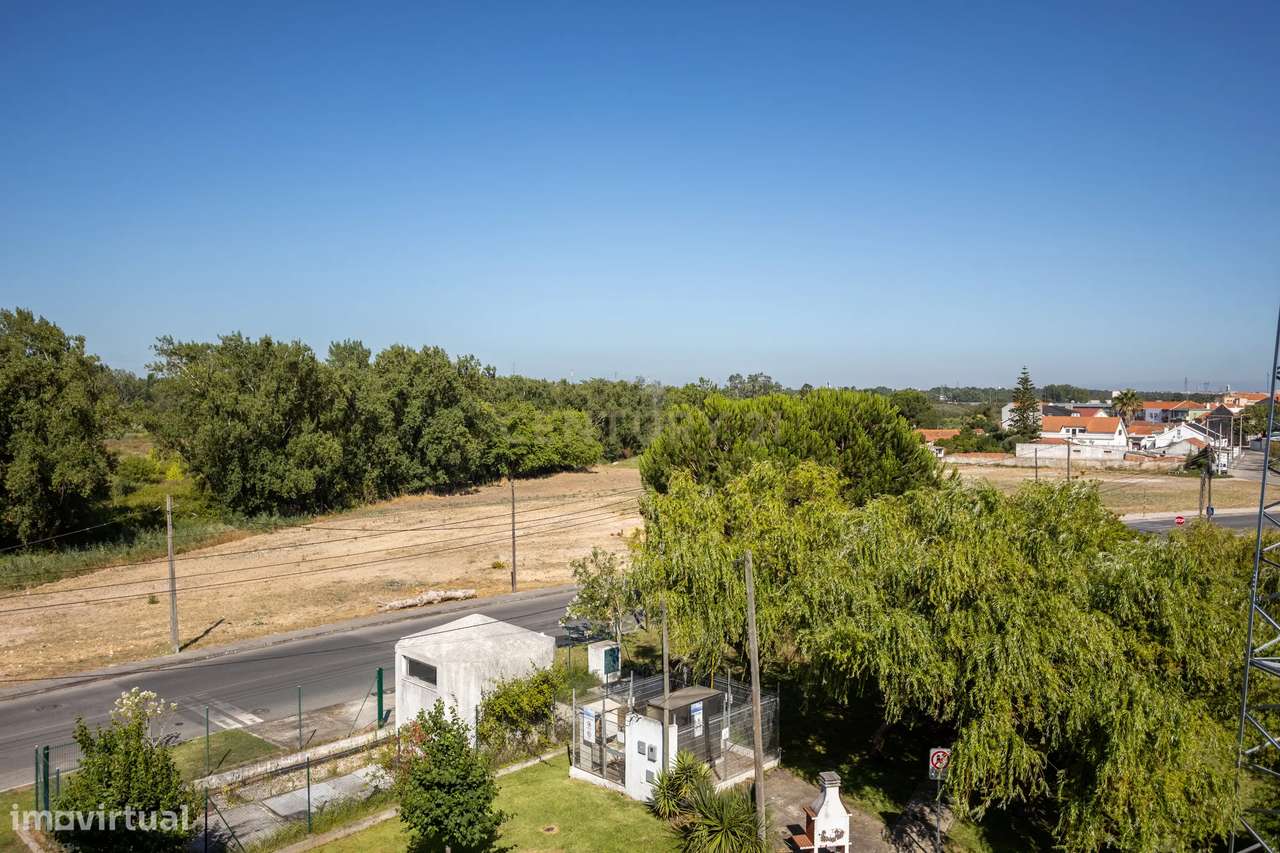 T2 com 2 casas de banho e ampla varanda-31
