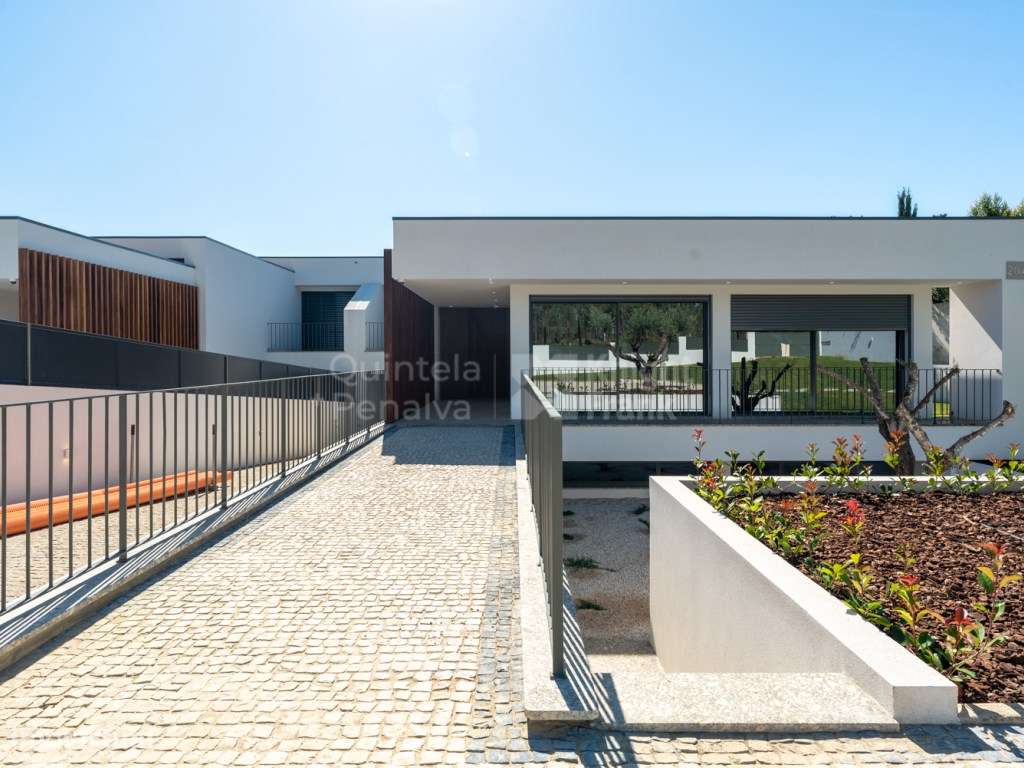 Moradia T7 com jardim e piscina na Verdizela-43