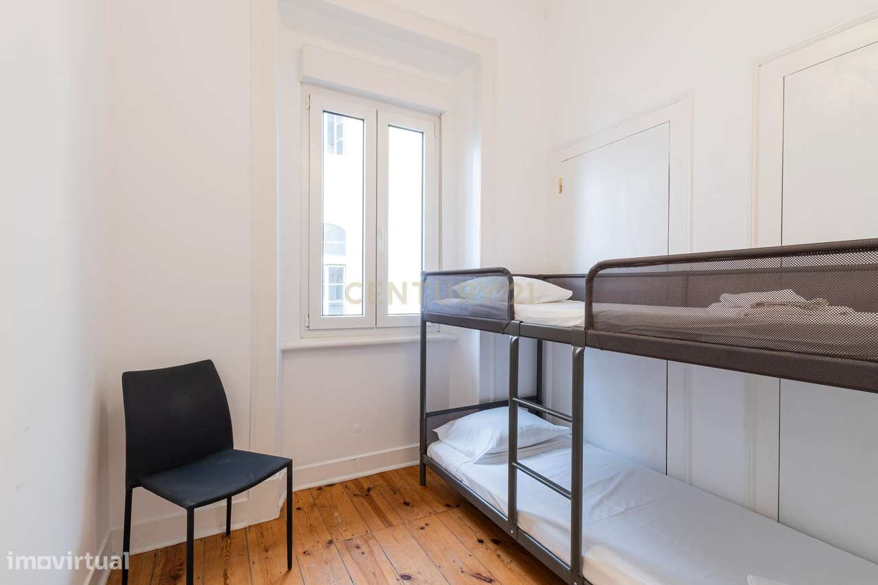 Descubra o Charme da Rua da Bombarda: T3 com Terraço e Vista Deslumbra-16