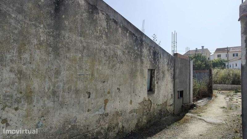 Moradia para restauro na Lourinhã - Grande imagem: 4/11
