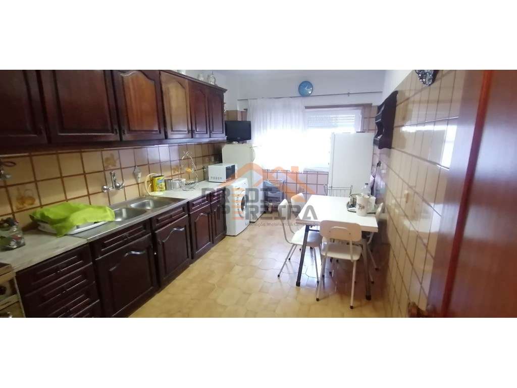 Apartamento T3 em Massamá, com áreas generosas e ótima localização.... - Grande imagem: 2/23