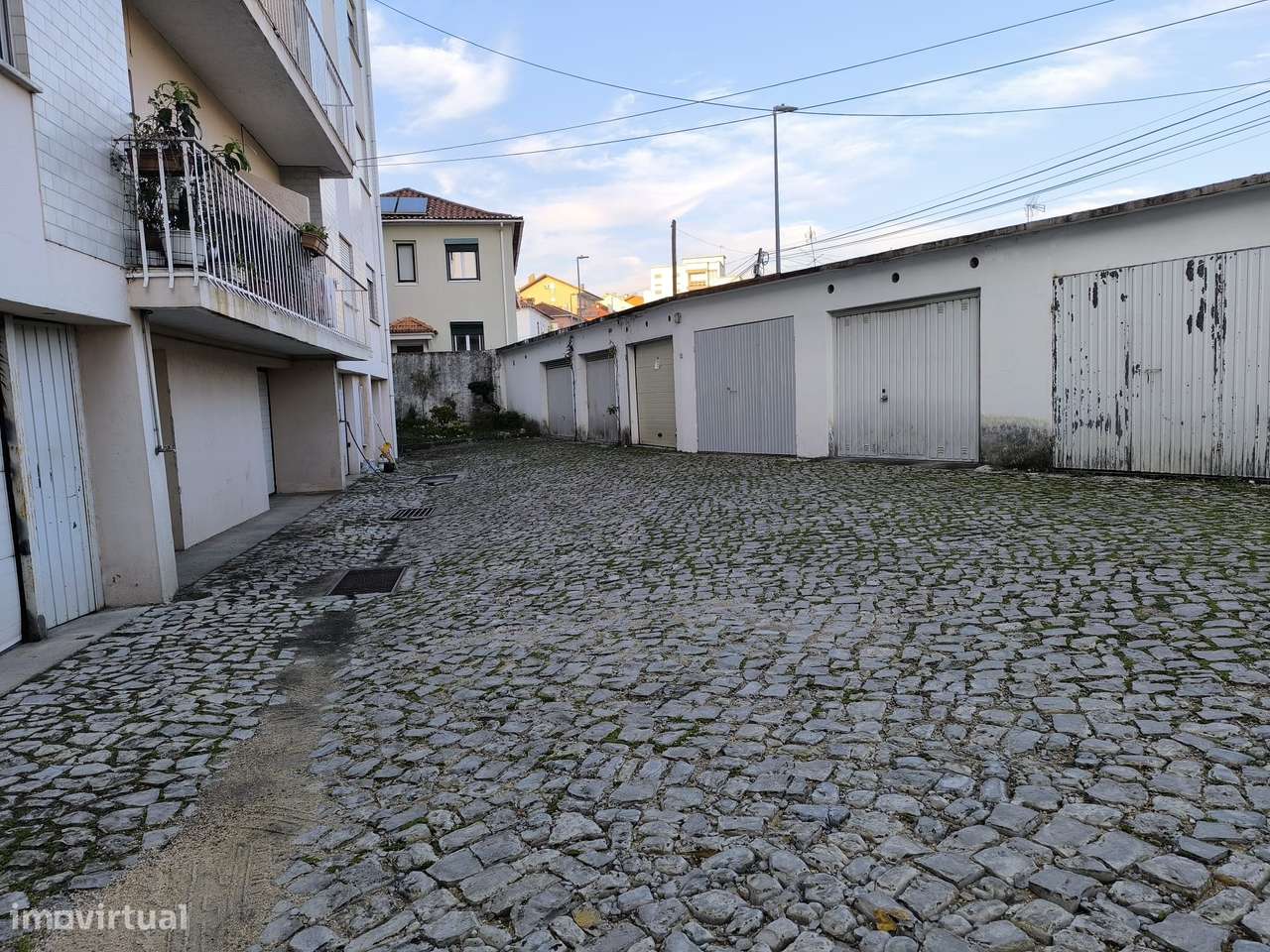 Arrenda-se garagem para 1 viatura – Portão automático - Grande imagem: 2/5