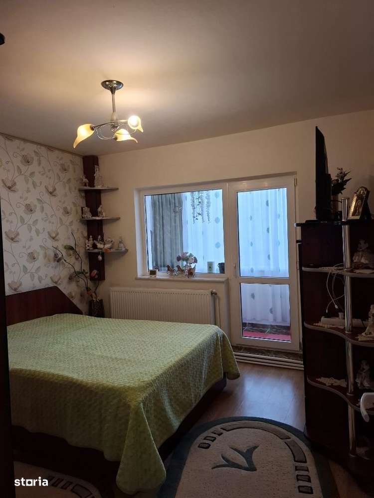 Poarta 6 apartament 3 camere decomandat, balcon,  centrala gaz - Imagine principală: 3/9