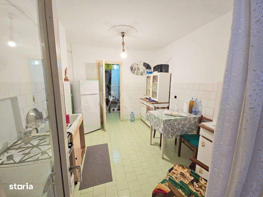 Apartament 3 camere decomandat | Etaj 4 - zona Republicii Bacau — fotografia 3