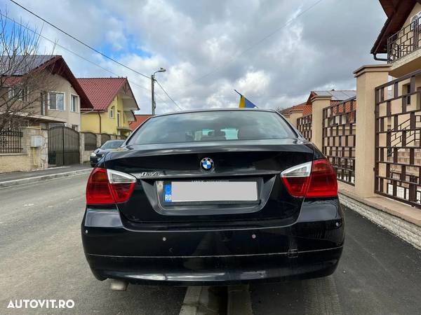 BMW Seria 3 318d - 4