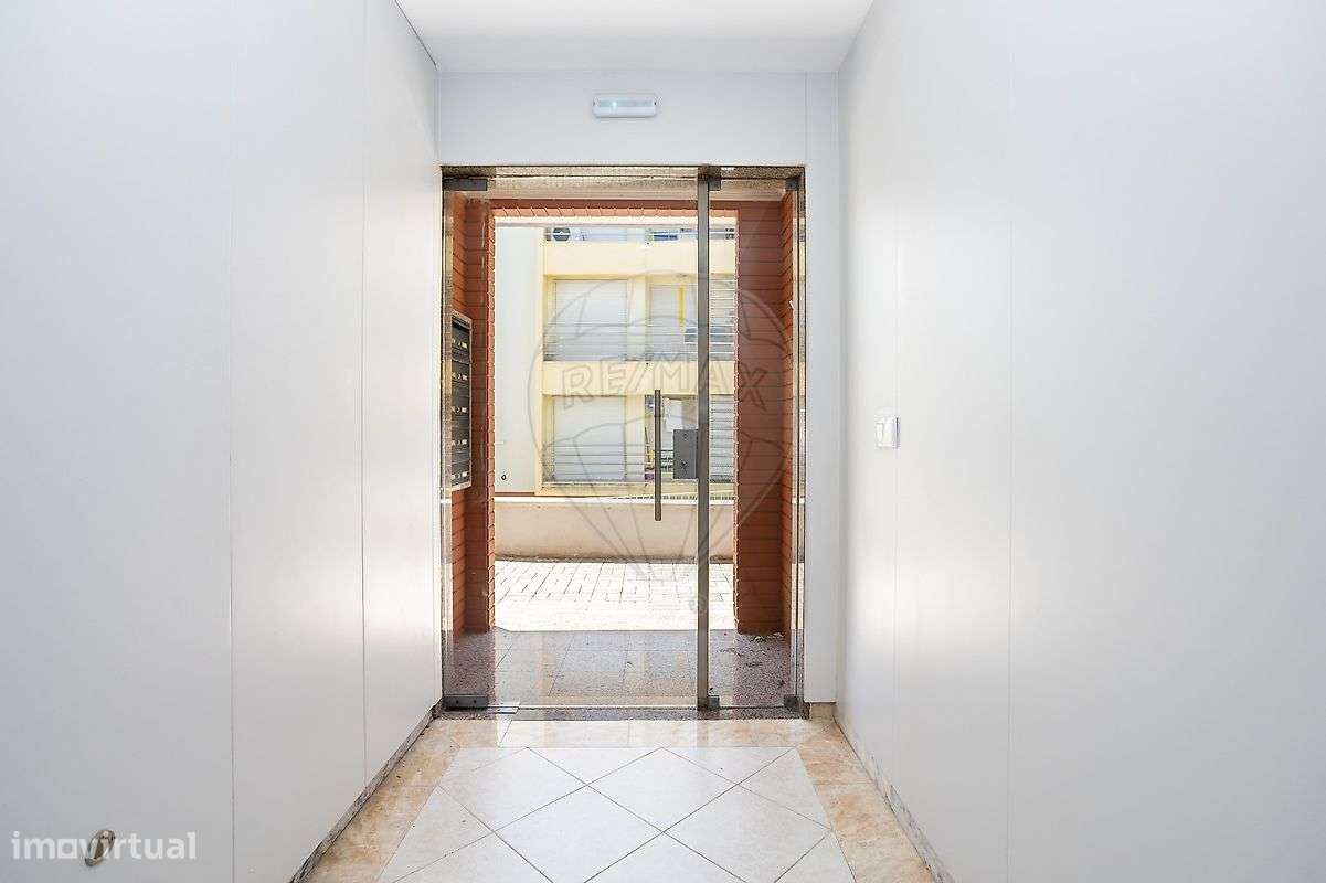 Apartamento T3 à venda em Camarate-38