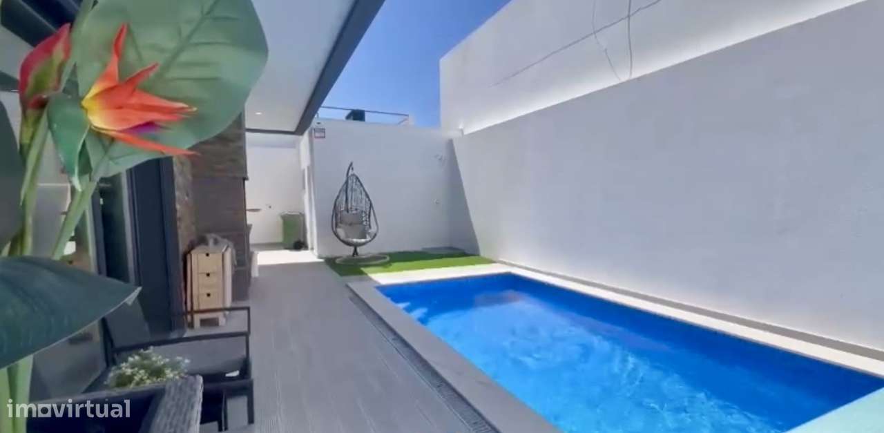 Moradia Moderna com 164 m² de Área Construída e Piscina Aquecida - Grande imagem: 2/38