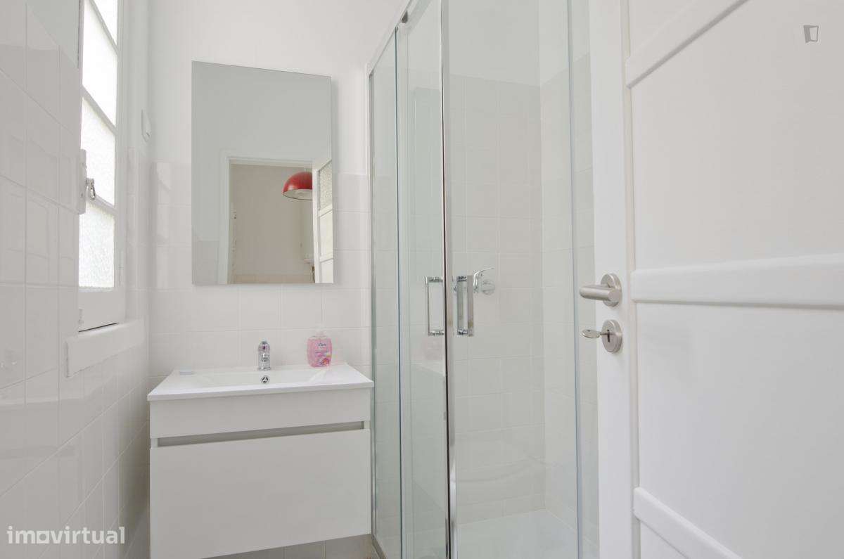 Quarto - localizado em Marquês de Pombal Lisbon - Grande imagem: 3/22