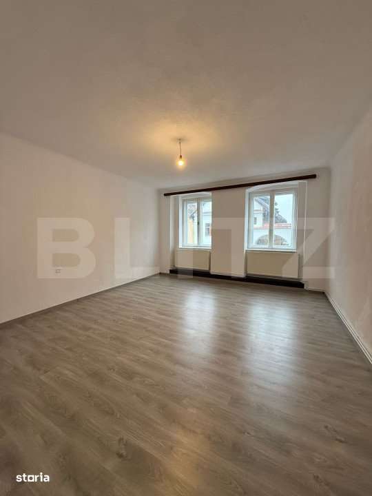 Apartament cu 3 camere, 91 mp, situat in centrul Istoric - Imagine principală: 2/12