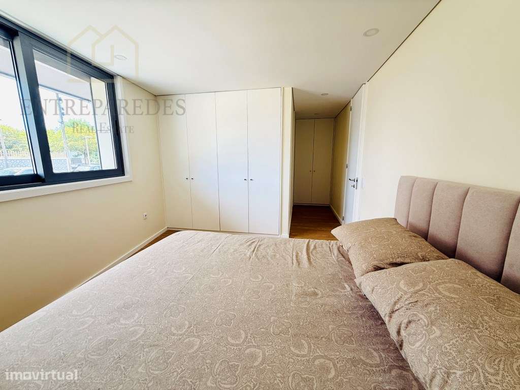 Apartamento T2 com terraço e garagem no centro de Espinho para comprar-12