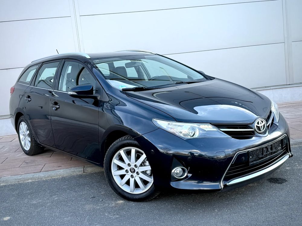 Toyota Auris II (2012-) 1.6 Life+ 2013