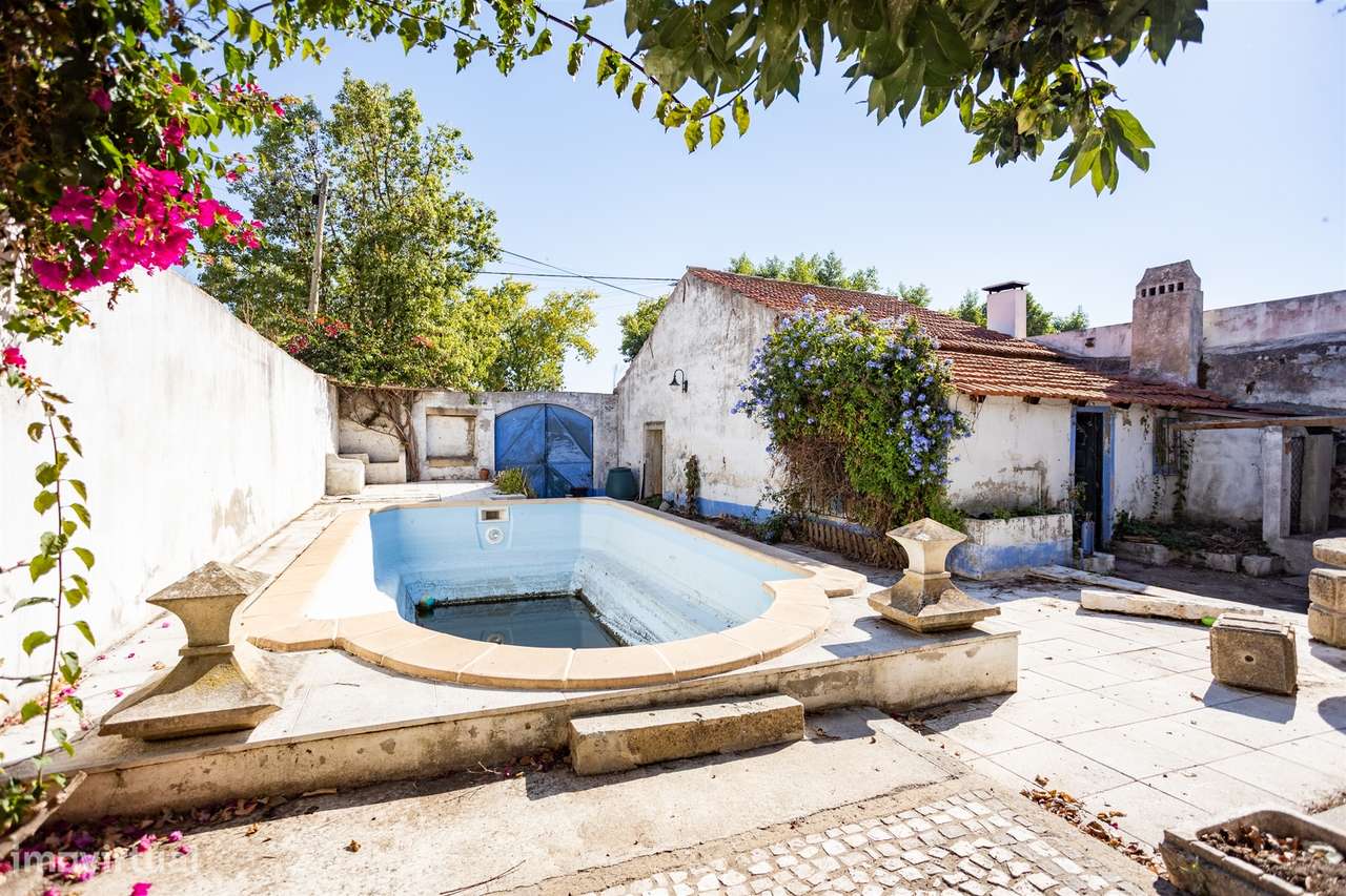 Moradia histórica T6 com piscina e anexo – centro de Salvaterra de Mag-50