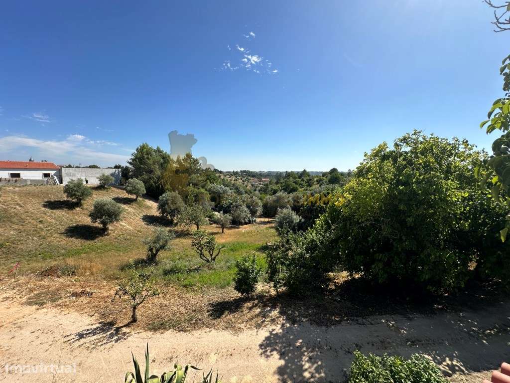 Vende-se: Moradia Familiar Espaçosa e Versátil na Madalena, Tomar.-39