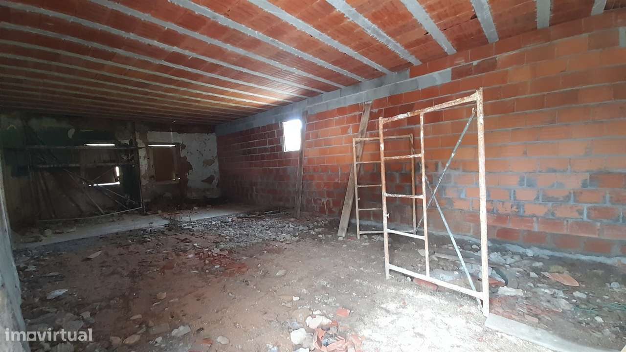 Moradia Térrea, em S. Paio de Oleiros, concelho de Santa Maria da Feir - Grande imagem: 4/21