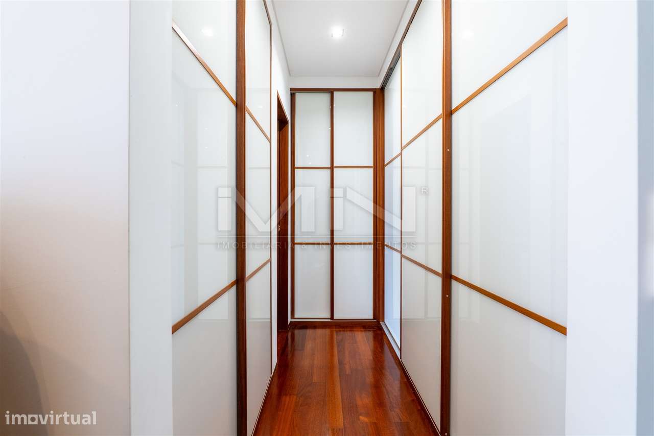 Moradia T3+1 - Exclusividade, Design e Conforto Superior-24