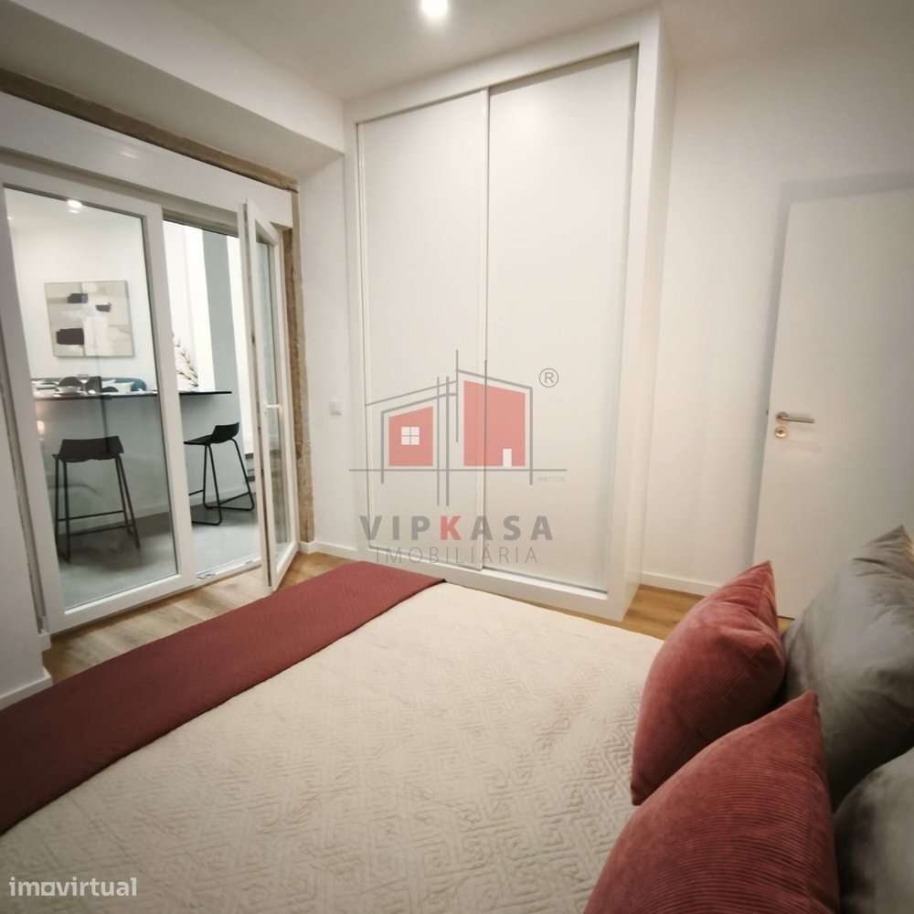 Apartamento T3 Remodelado em Benfica-13