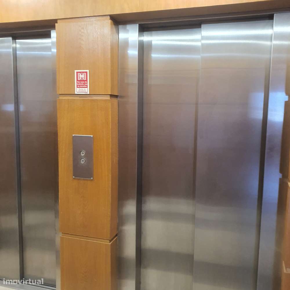 Escritório c/ 1 lugar de estacionamento na Avenida 5 de Outubro - Grande imagem: 2/12