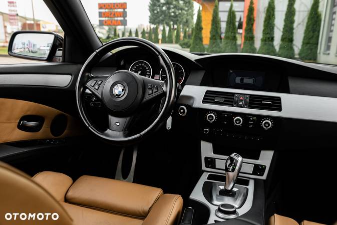 BMW Seria 5 525d Touring - 38