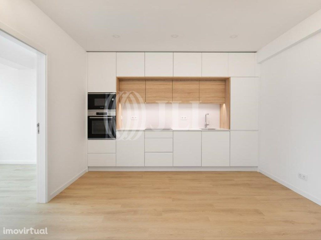 Apartamento T2 remodelado, na Penha de França, Lisboa