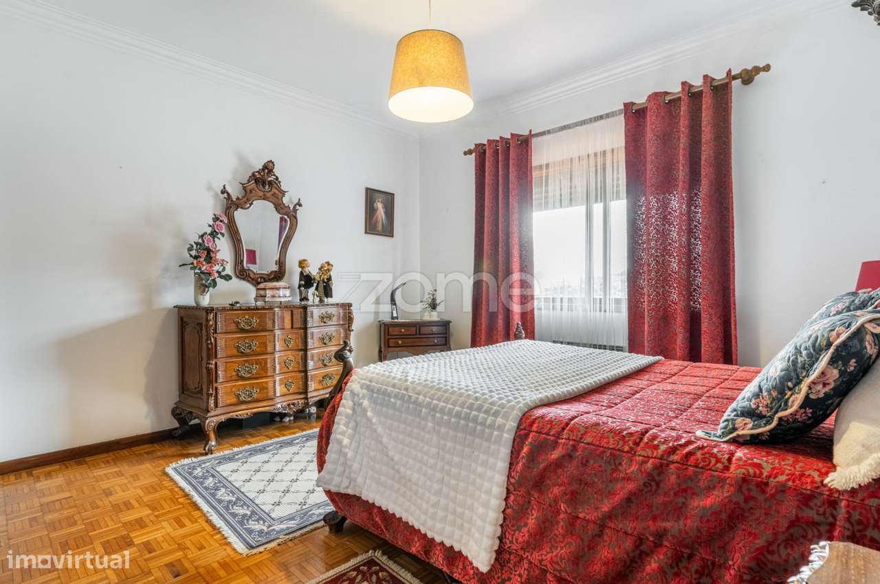 Moradia T4 com Suíte em Nogueira-13