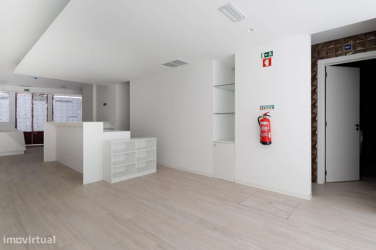 Edifício Renovado no Coração da Graça, Lisboa-7