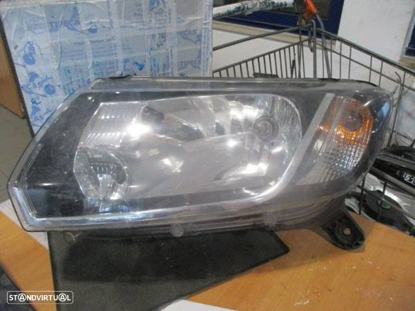 Farol 260608494R DACIA LOGAN 2 MCV FASE 1 2013 1.2I 75CV 5P BRANCA ESQ H4 ORIGINAL - 1