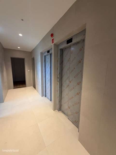 T2 em suítes, Varanda de 35,59 m² e Box para 2 Viaturas | Oeiras Golf-21