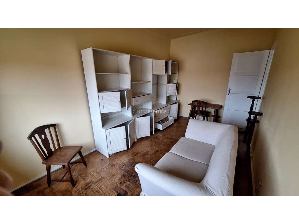 Moradia T4 com quintal e garagem em Algueirão-9