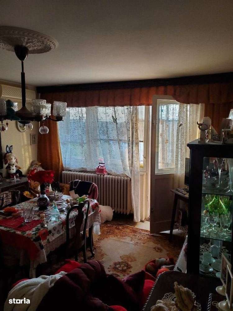 Apartament 3 camere semidecomandat