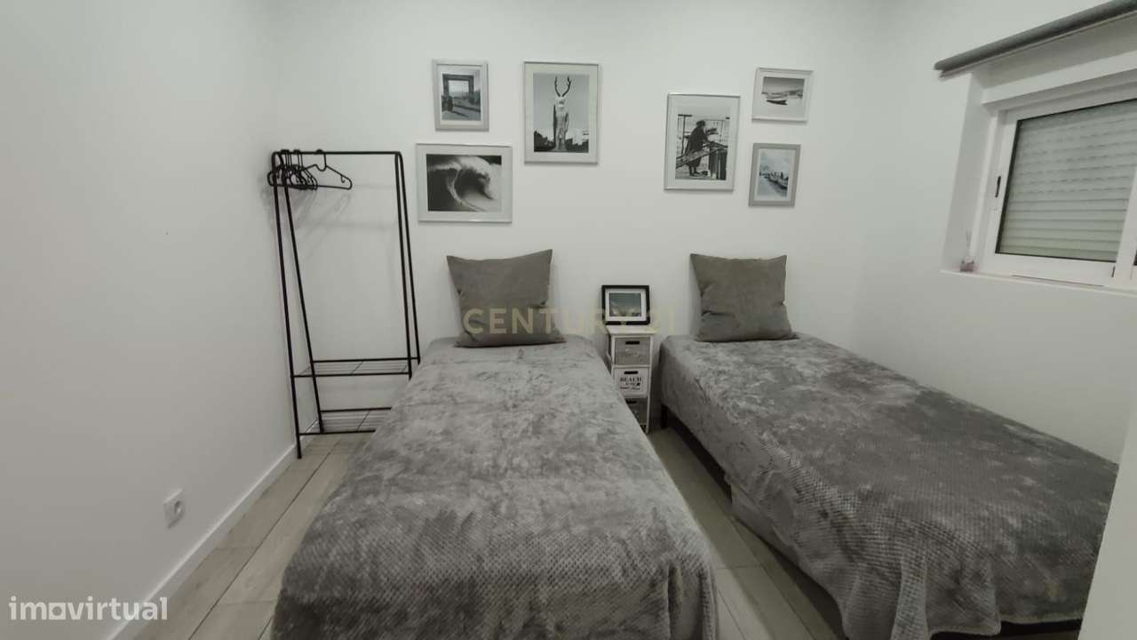 Casa Moderna em Pederneira - Nazaré com Jardim e Luz Natural - Grande imagem: 4/16