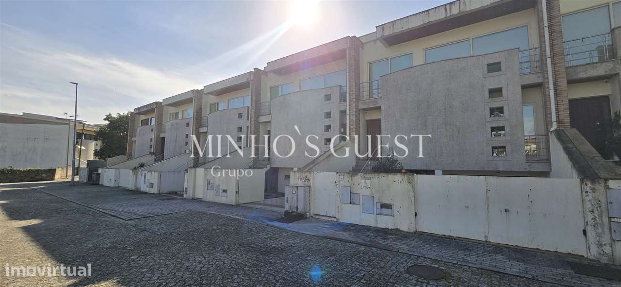 Moradia V3 c/ 1 Suite Closet, Mobilada e Equipada pronta a Habitar c/-37