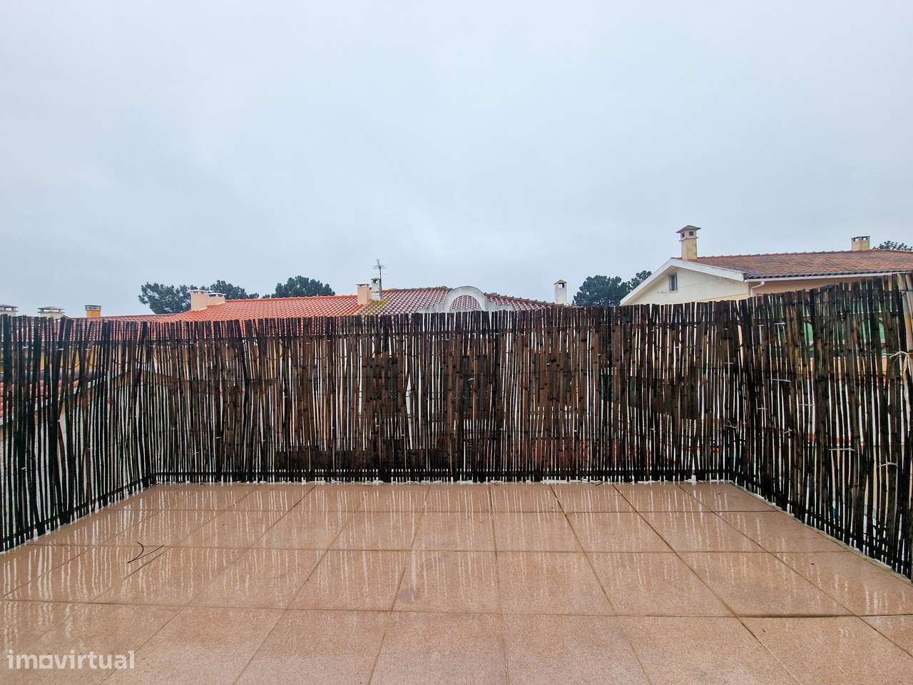 Moradia de 4+1 assolhadas - Muito estimada e pronta a habitar.-18