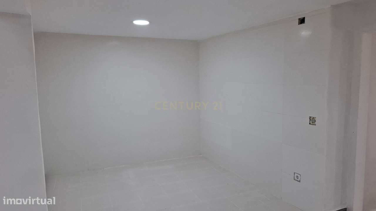 Loja para arrendar com uma Localização Excepcional no Coração de Setúb - Grande imagem: 5/9