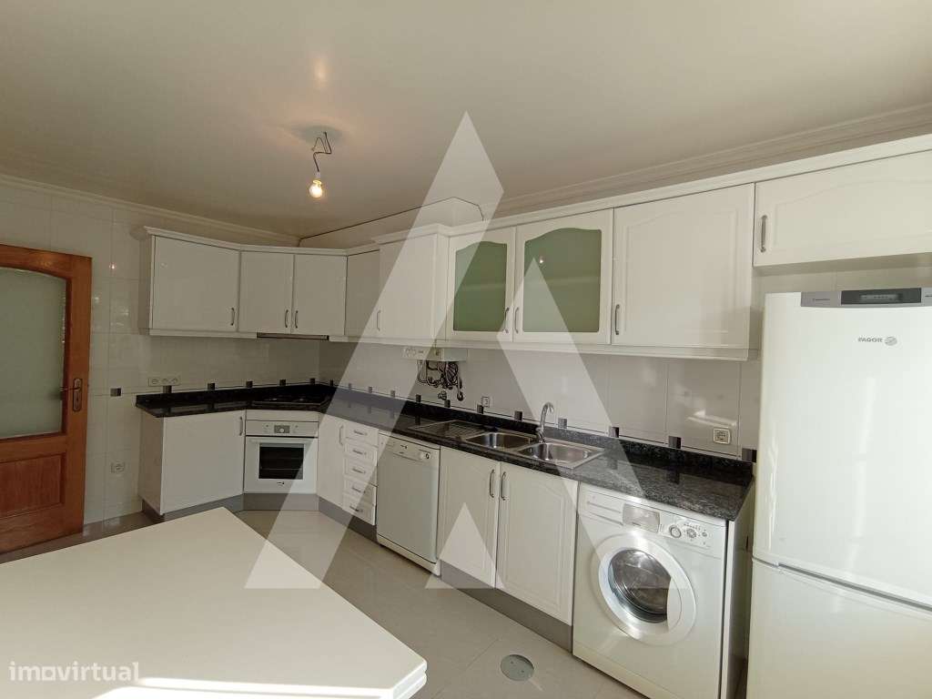 Moradia T4+1 em pleno centro da cidade de Aveiro! - Grande imagem: 2/43