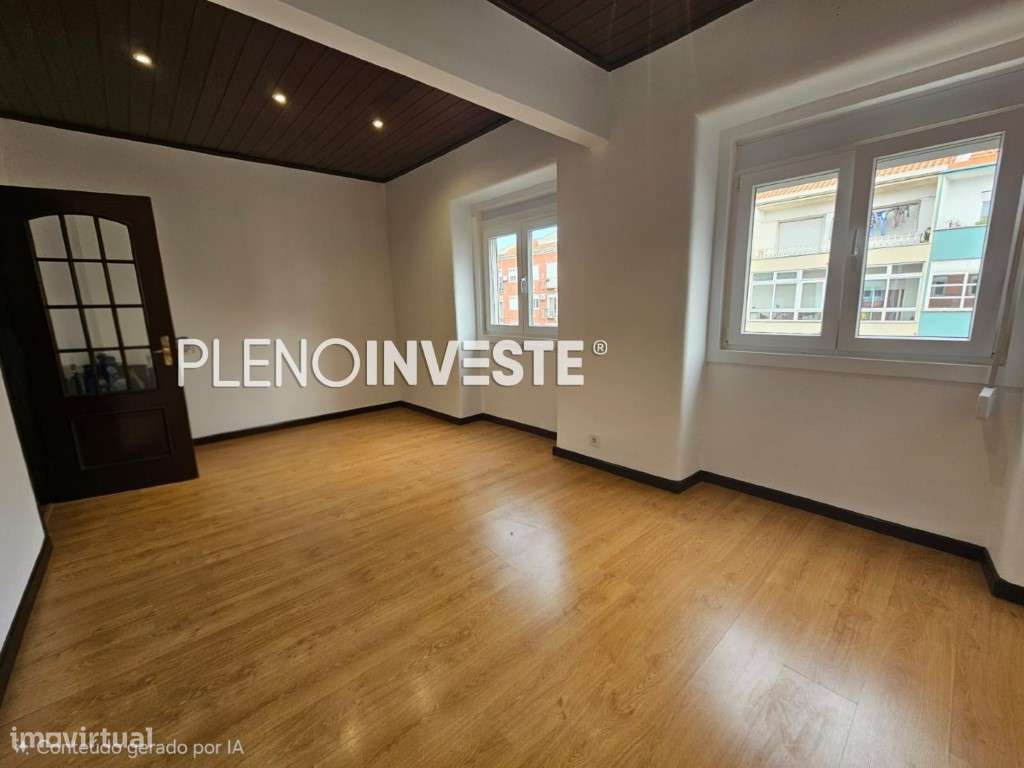 Apartamento T3 transformado em T2 com Quintal em Almada - Grande imagem: 2/29