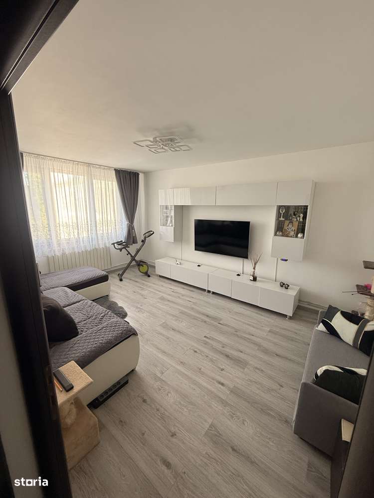 Apartament 4 Camere Decomandat