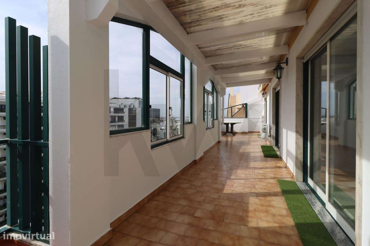 Apartamento T2 exclusivo no último piso do Edifício Royal com terraço-10