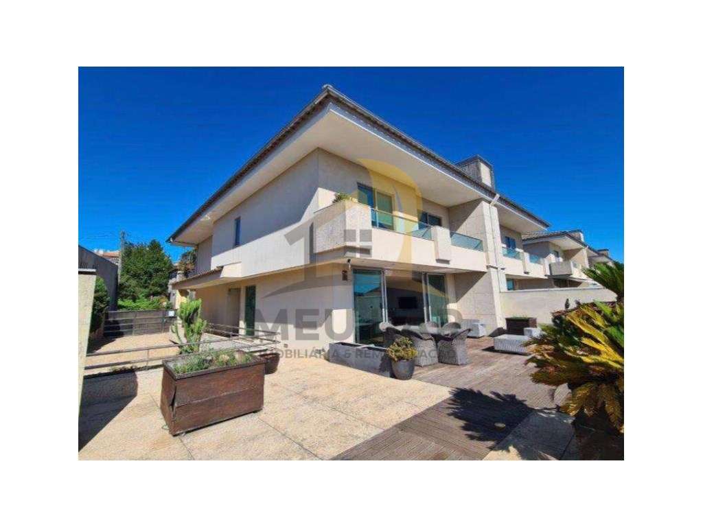 MORADIA DE LUXO T3-8
