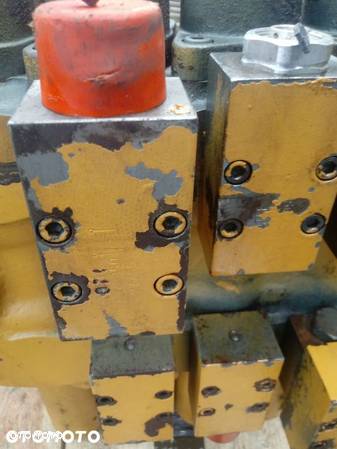 Rozdzielacz hydrauliczny Rexroth (4 Sekcje) MO- 7150/1 307 120 35 85 - 6